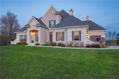 5255 Copper Creek Dr, Pleasant Hill, IA 50327