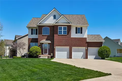 325 Crescent Ln, Norwalk, IA 50211