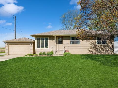 407 S Clark Ave, Prairie City, IA 50228