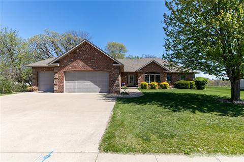 1967 W Jackson St, Knoxville, IA 50138