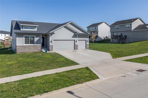 2727 Shady Lane Dr, Norwalk, IA 50211