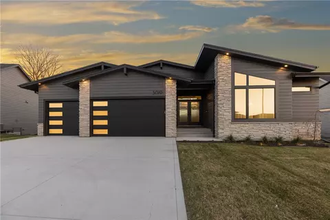 5019 150th St, Urbandale, IA 50323