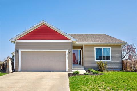 2402 White Oak Ln, Granger, IA 50109