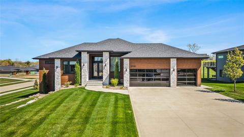 3728 Autumn Sage Cir, Norwalk, IA 50211