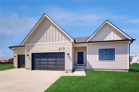 217 Cedar Dr, Gilbert, IA 50105