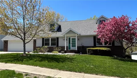 1505 Edgewood Dr, Pella, IA 50219