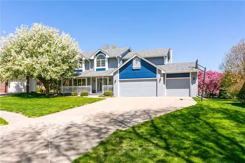 6006 Weybridge Ct, Johnston, IA 50131