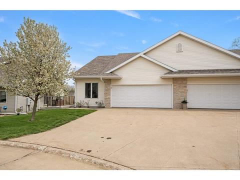 2411 Pine Cir, Urbandale, IA 50322