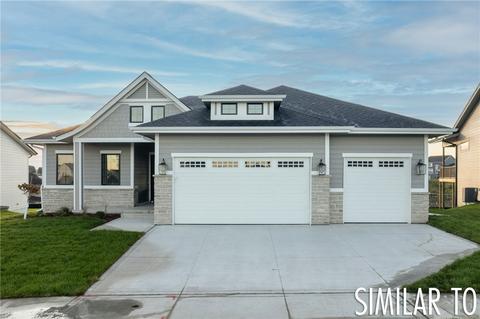 5004 152nd St, Urbandale, IA 50323