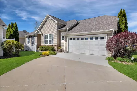 12726 Sunflower Dr, Urbandale, IA 50323