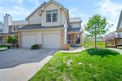 1070 50th St #7F, West Des Moines, IA 50266