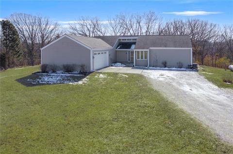 17330 Mourning Dove Dr, Earlham, IA 50072