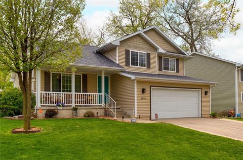 3513 Village Run Dr, Des Moines, IA 50317