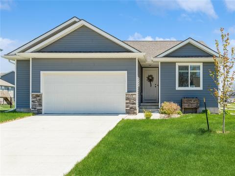 132 Walnut Dr, Norwalk, IA 50211