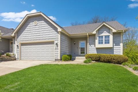 8131 Rocklyn Dr, Urbandale, IA 50322