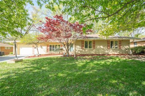 2750 Lynner Dr, Des Moines, IA 50310