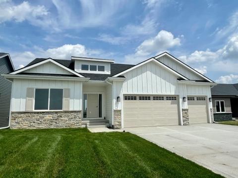 4665 179th St, Urbandale, IA 50323