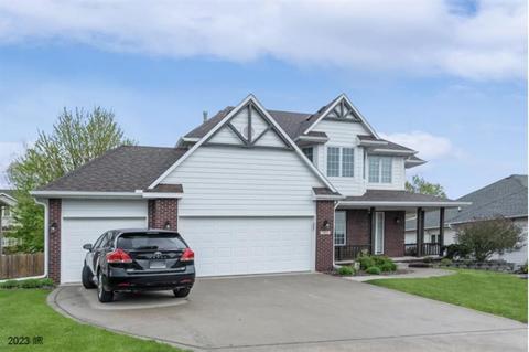7055 Lynwood Ct, Johnston, IA 50131