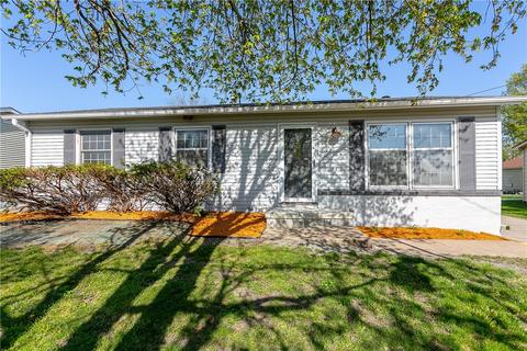 3825 E 42 St, Des Moines, IA 50317