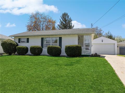 2005 N 2nd Ave E, Newton, IA 50208