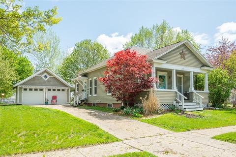 620 E 4th St S, Newton, IA 50208