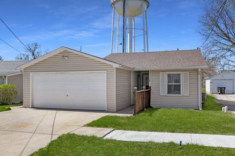 114 S 15th St, Adel, IA 50003
