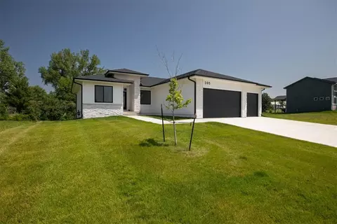 395 NW Woodmoor Dr, Waukee, IA 50263