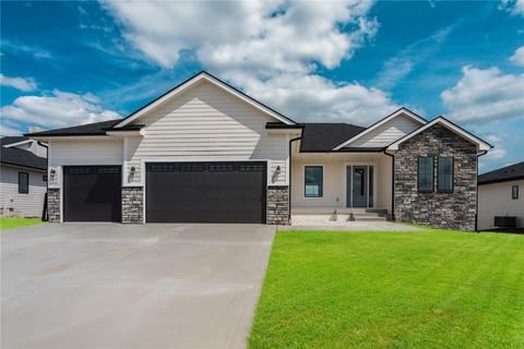 5031 152nd St, Urbandale, IA 50323