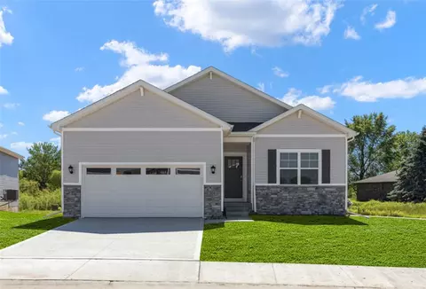 2108 N 7th St, Indianola, IA 50125