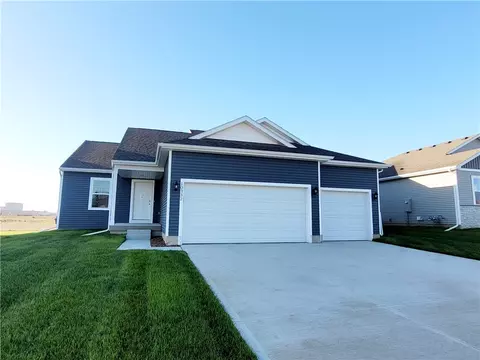 10332 Southerwick Pl, Johnston, IA 50131