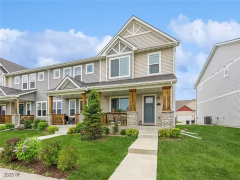 1151 S 91st St, West Des Moines, IA 50266