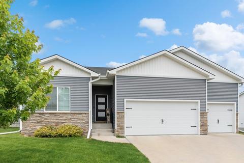 1015 Juniper Dr, Carlisle, IA 50047