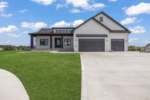 7133 Catalina Ct, Pleasant Hill, IA 50327