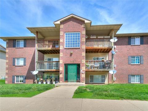 5908 Sutton Pl #11, Urbandale, IA 50322