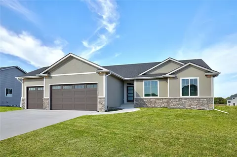 16327 Ironwood Ln, Urbandale, IA 50323
