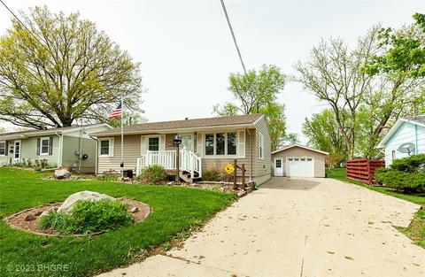 1108 N 8th Ave E, Newton, IA 50208