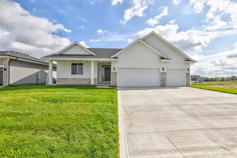 6731 Rynor St, Johnston, IA 50131
