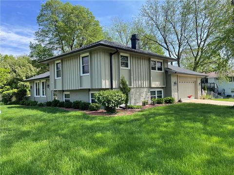 4401 73rd St, Urbandale, IA 50322