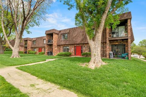 4617 Woodland Ave #4, West Des Moines, IA 50266