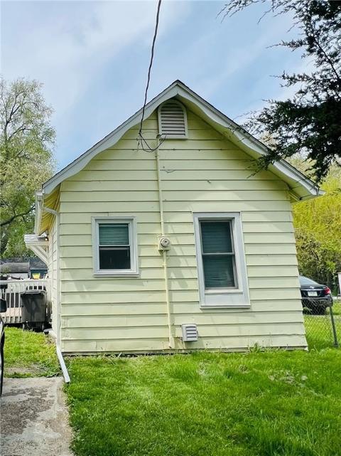 818 E 23rd Ct, Des Moines, IA 50317