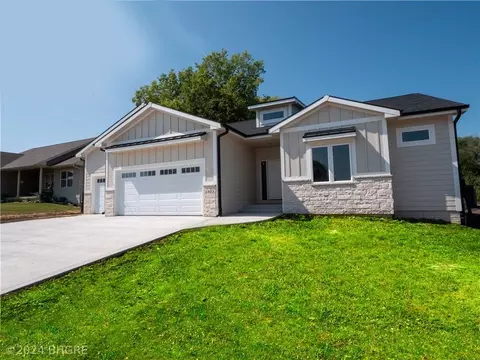 2303 N 8th St, Indianola, IA 50125