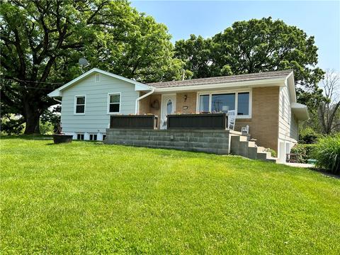 7754 NW 54th Ave, Johnston, IA 50131