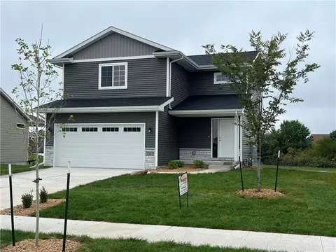 5347 Brook Landing Cir, Des Moines, IA 50317