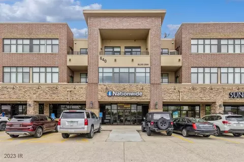 640 S 50th St #2208, West Des Moines, IA 50265