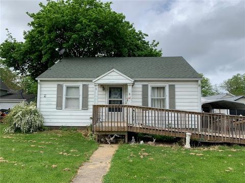 215 E Buchanan St, Winterset, IA 50273