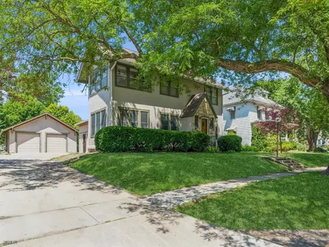 807 N B St, Indianola, IA 50125