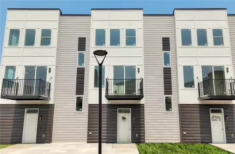 429 SW 12th St, Des Moines, IA 50309