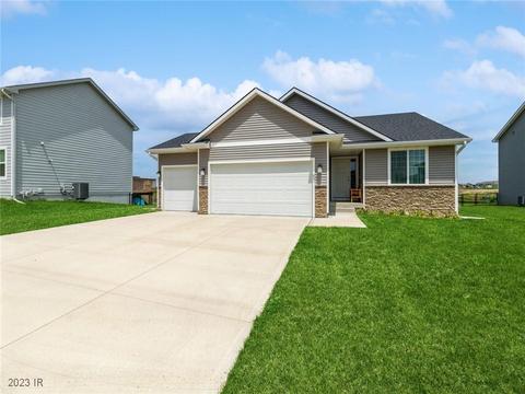 621 32nd St SW, Altoona, IA 50009