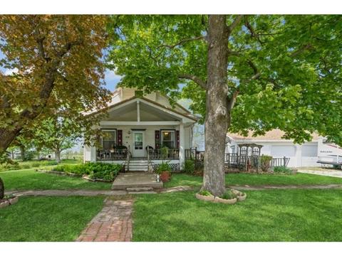 214 N Cherry St, Saint Charles, IA 50240