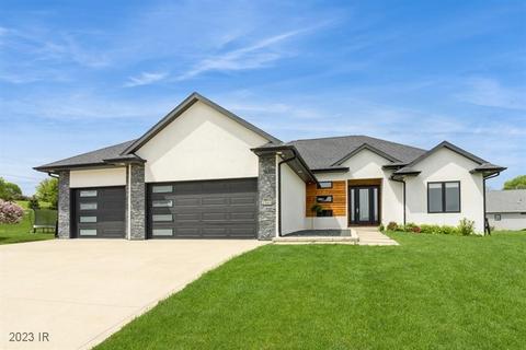 2404 148th Ct, Urbandale, IA 50323